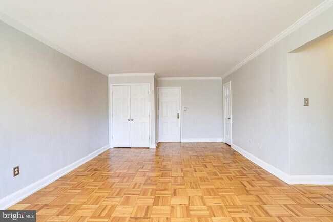 Building Photo - 1716 W Abingdon Dr