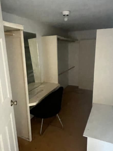 Building Photo - 2026 W 6th Ave