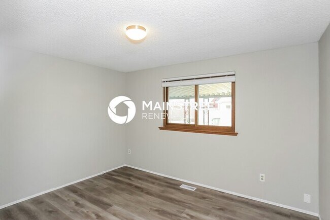 Building Photo - 3 Bedroom Pet-Friendly Home in Tacoma, WA with Main Street Renewal