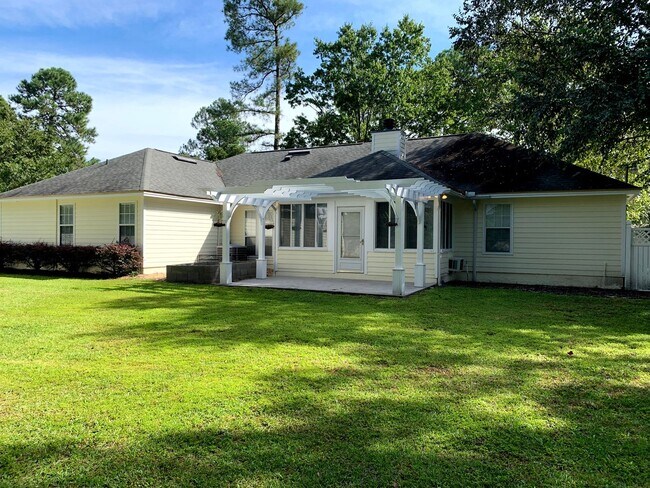 Building Photo - Beautiful 4-Bedroom Valdosta Home with Sun...