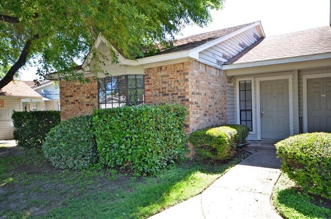 Building Photo - 1601 Faro Dr