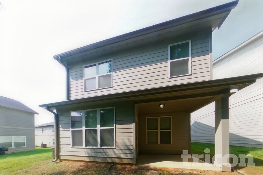 Building Photo - 2300 Shady Dr