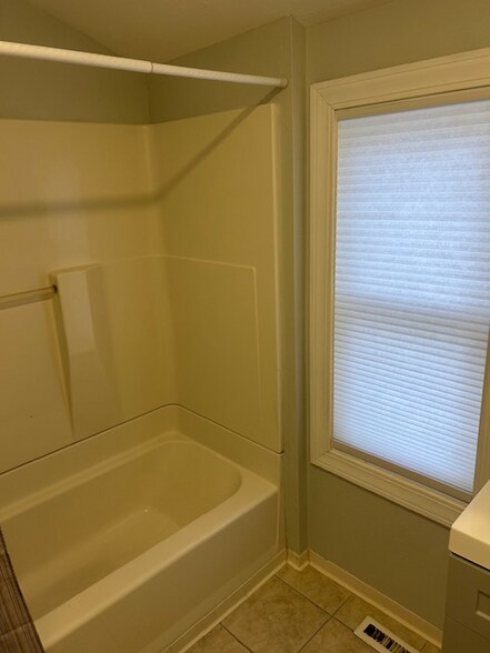 Building Photo - 2115 6th Ave N