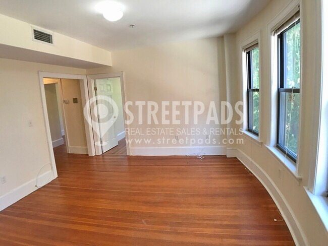 Building Photo - 881 Massachusetts Ave