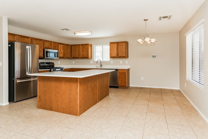 Building Photo - 11881 W Heyburn Dr