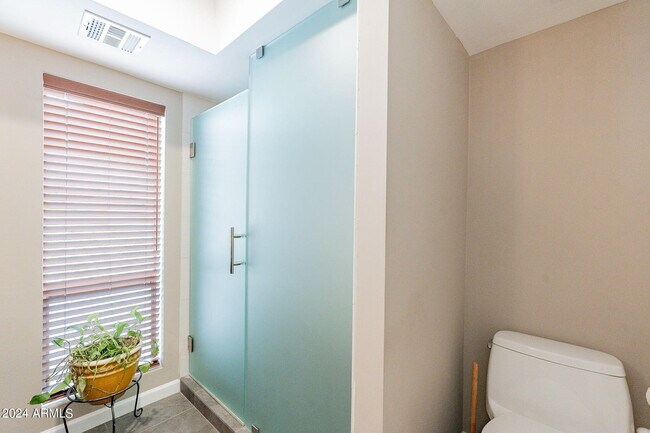 Building Photo - 8257 E Del Cadena Dr