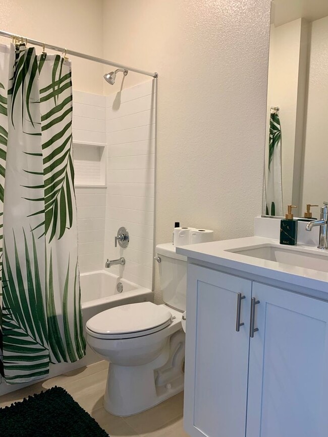 Building Photo - 4 Bedroom Home in Hollister with 3 Full Bathrooms and Central A/C