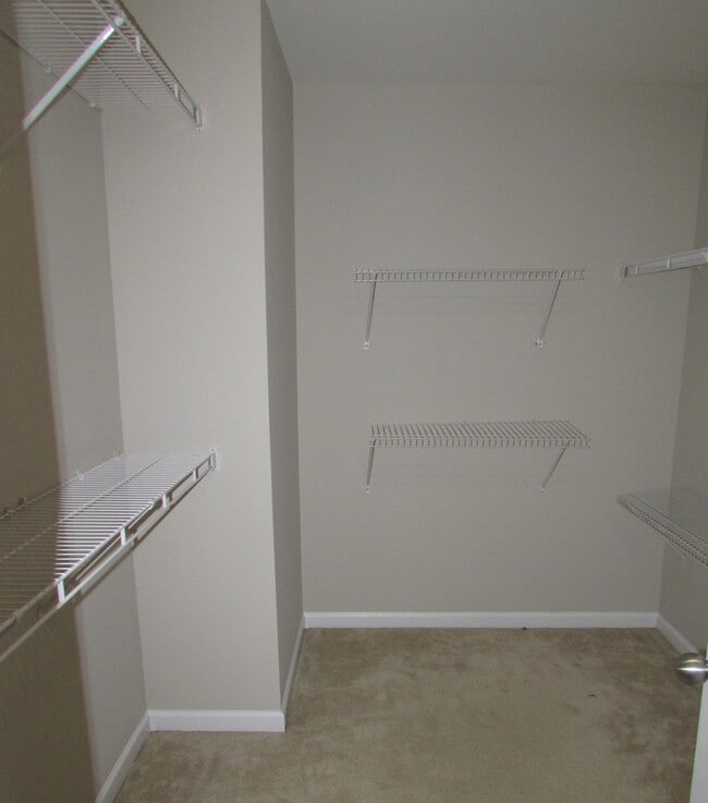 Building Photo - Large Home With Double Car Garage in Catawba Hills