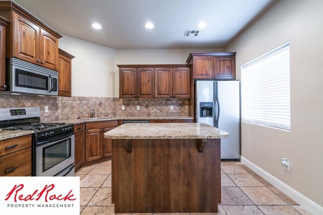 Building Photo - Beautiful Southgate Townhome!