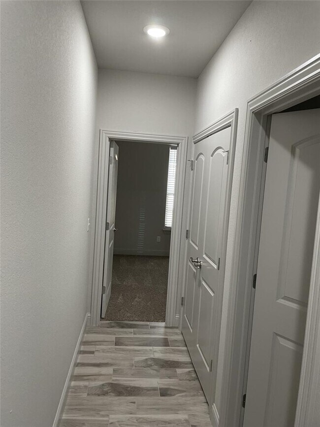 Building Photo - 204 Vicks Cir