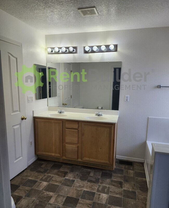 Building Photo - Stunning 5-Bed Northern Hills Home – Now Just $2,395/Month!