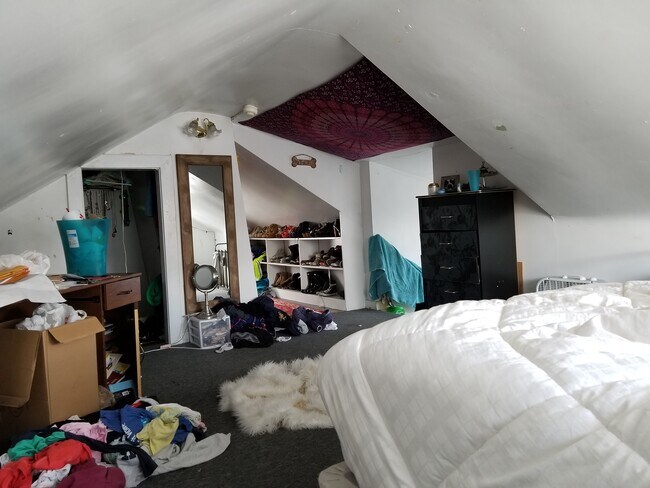 Building Photo - 669 Price St