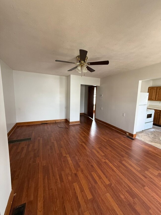 Building Photo - 1213 Grosscup Ave