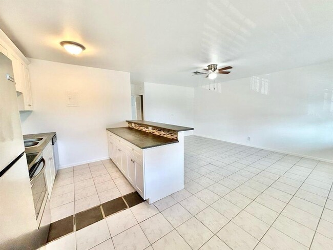 Building Photo - 1004 Pine Dr