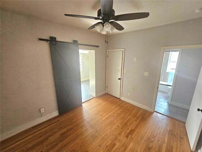 Building Photo - 4634 Ray Ave