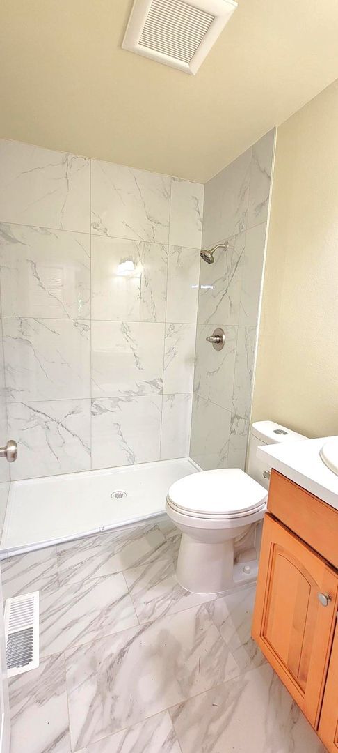 Building Photo - Updated 4 Bedroom Rambler – Spacious, Styl...