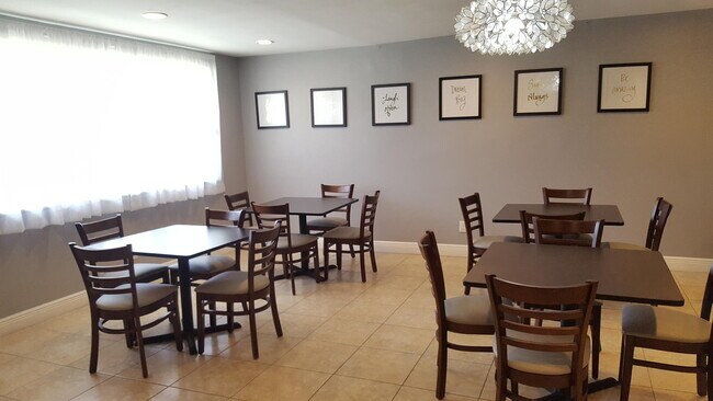 Building Photo - 421 NE 1st St