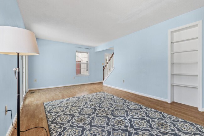 Building Photo - Beautifully maintained END UNIT townhouse in Robin meadows ready for you now!