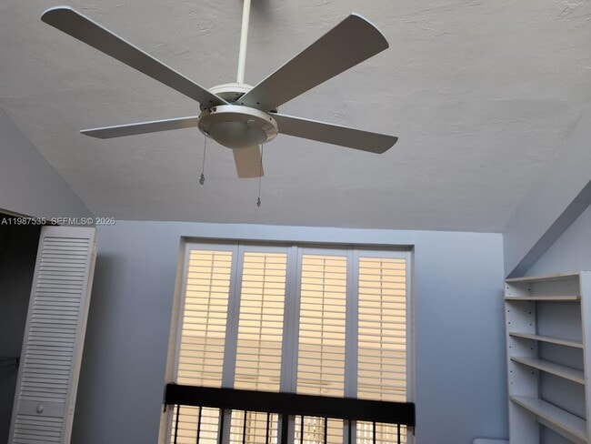 Building Photo - 537 N University Dr