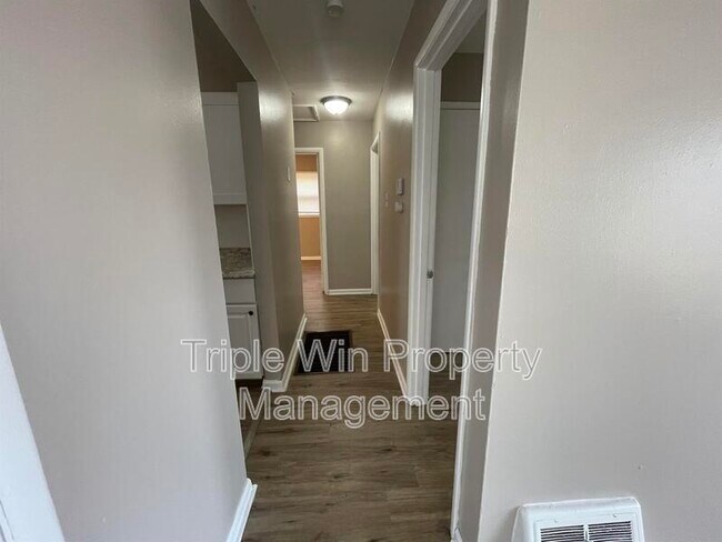 Building Photo - 360 Shepley Dr