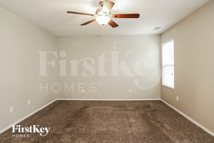 Building Photo - 500 Martha Ct