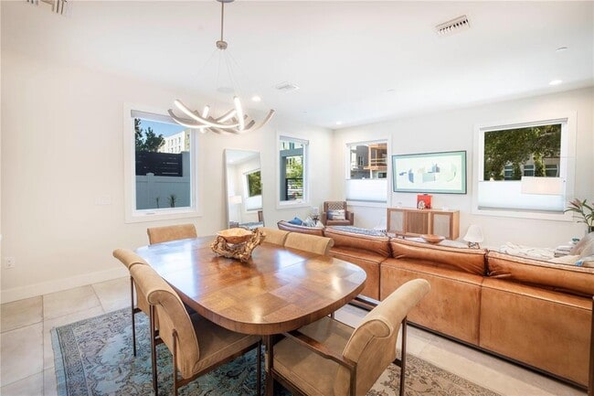 Building Photo - 536 4th Ave S