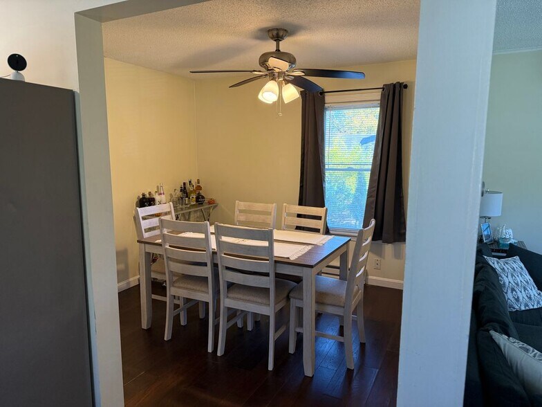 Building Photo - 707 Putnam Pike