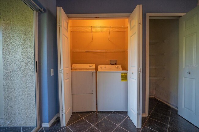 Building Photo - 1250 Redondo Way