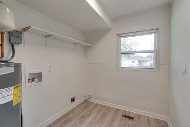 Building Photo - 2000 Milne St