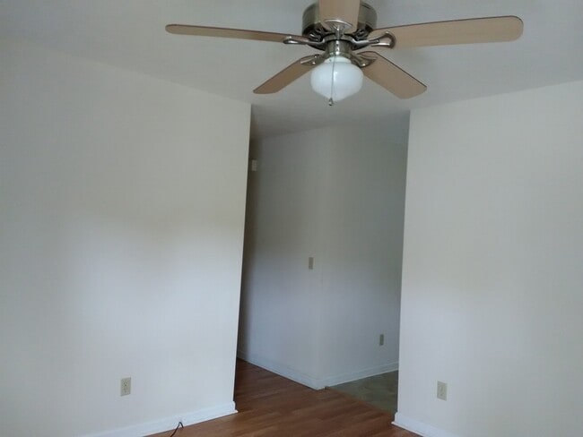 Building Photo - 606 Windcrest Dr
