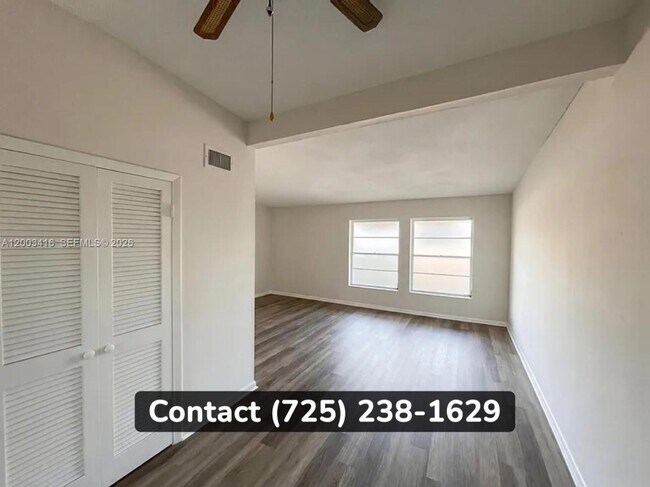 Building Photo - 153 SE Calmoso Dr