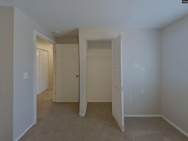 Building Photo - 6 Forestgrove Ct