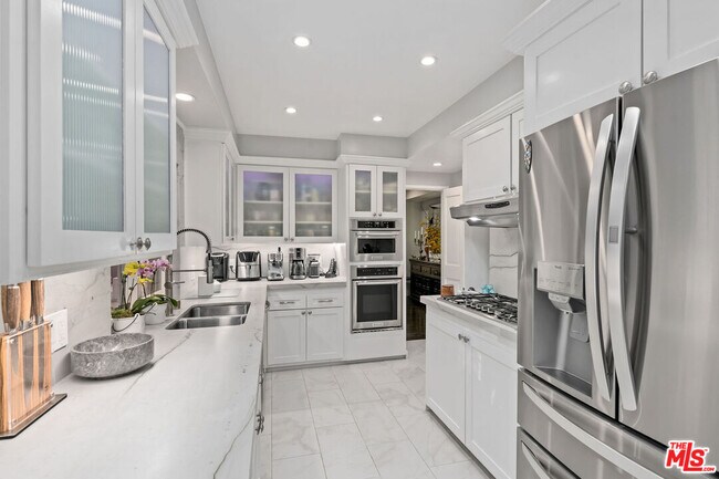 Building Photo - 16684 Calneva Dr