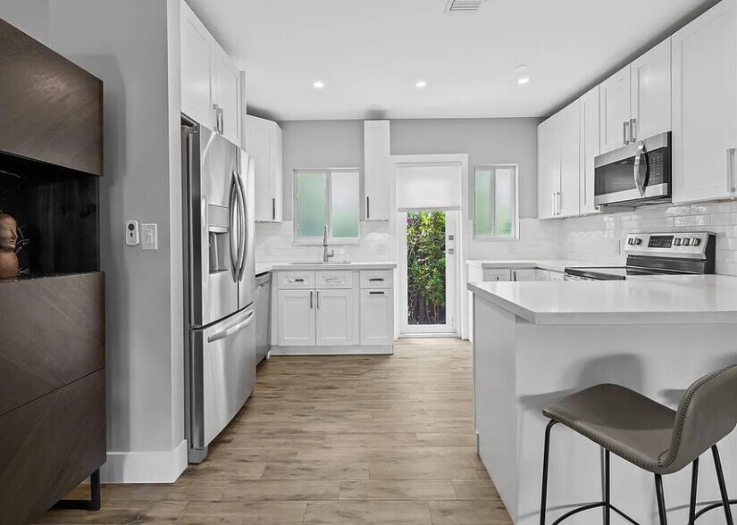 Building Photo - 808 NE 17th Way