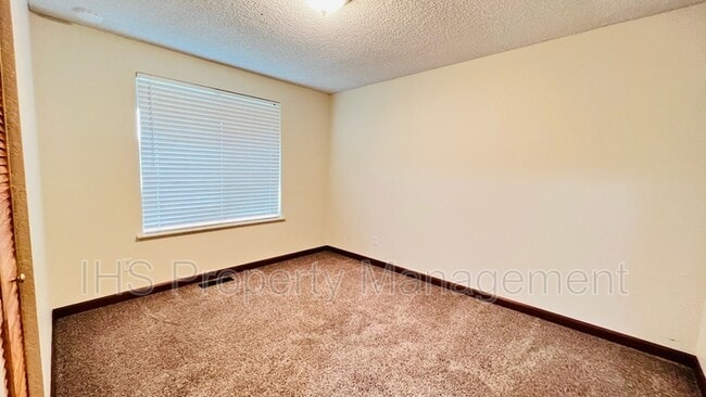 Building Photo - 1613 S Palouse Pl