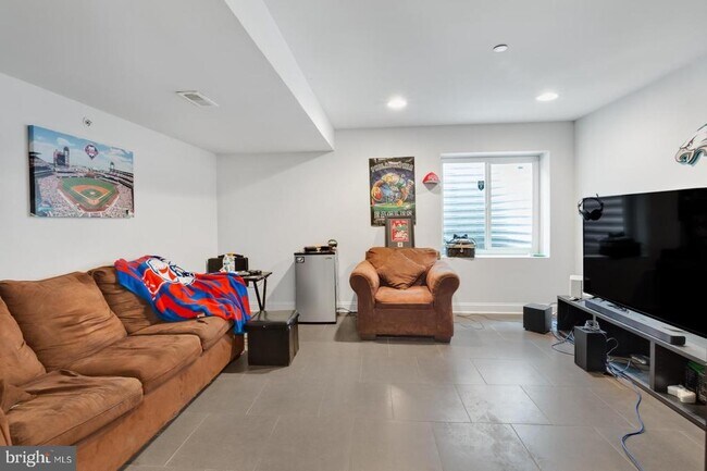 Building Photo - 2629 Cedar St