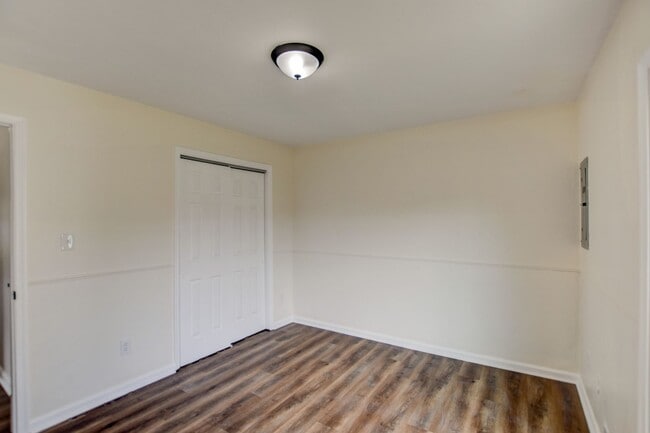 Building Photo - 3900 Raintree Ct