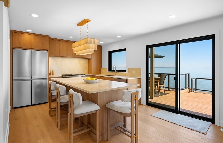 Building Photo - 7345 S West Bay Shore Dr
