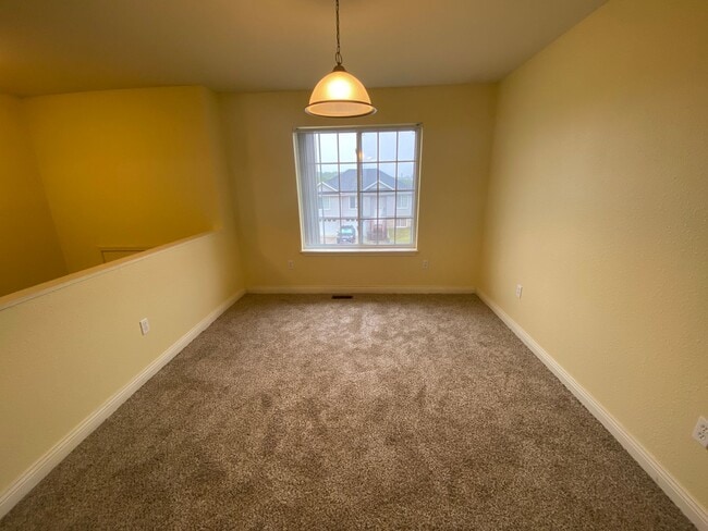 Building Photo - 121 Kale Ct