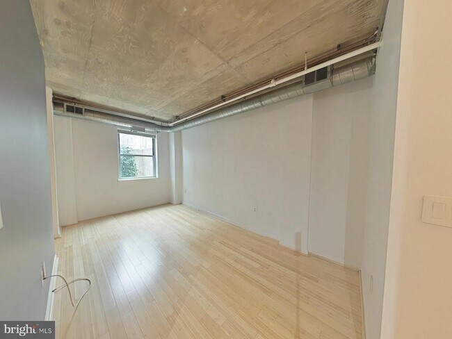 Building Photo - 1300 N St NW