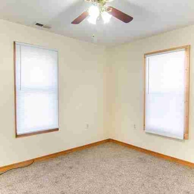 Building Photo - Cozy 2 Bedroom Home