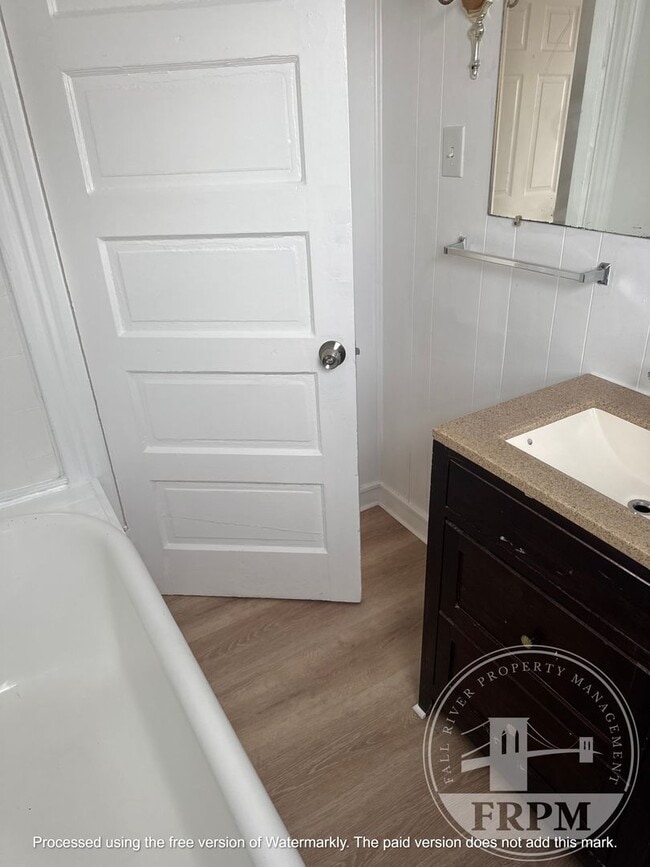 Building Photo - 33 16th St