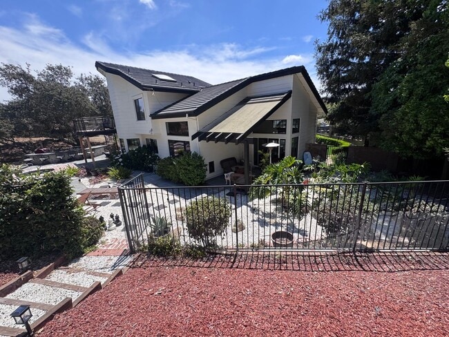 Building Photo - 2080 Hopewell Ct