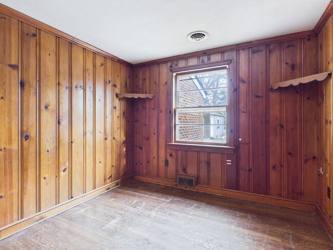 Building Photo - 637 Woodhaven Dr