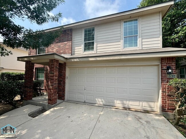 Building Photo - Big & Beautiful 5 bed/3.5 bath 2 Story hom...