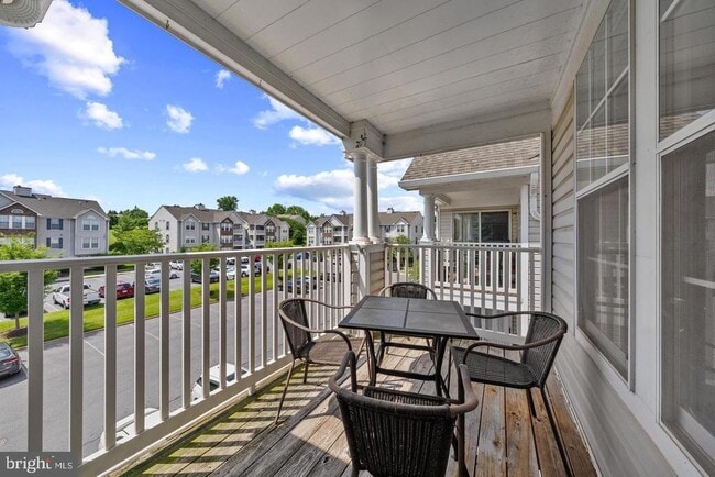 Building Photo - 5601 Avonshire Pl