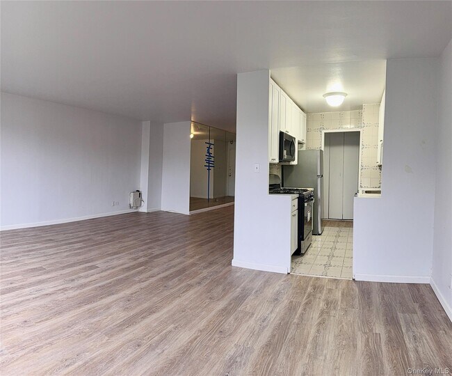 Building Photo - 61-20 Grand Central Pkwy