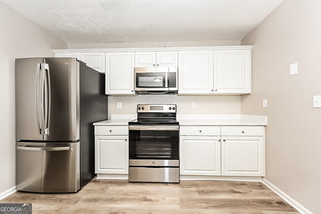 Building Photo - 611 Longstreet Ln