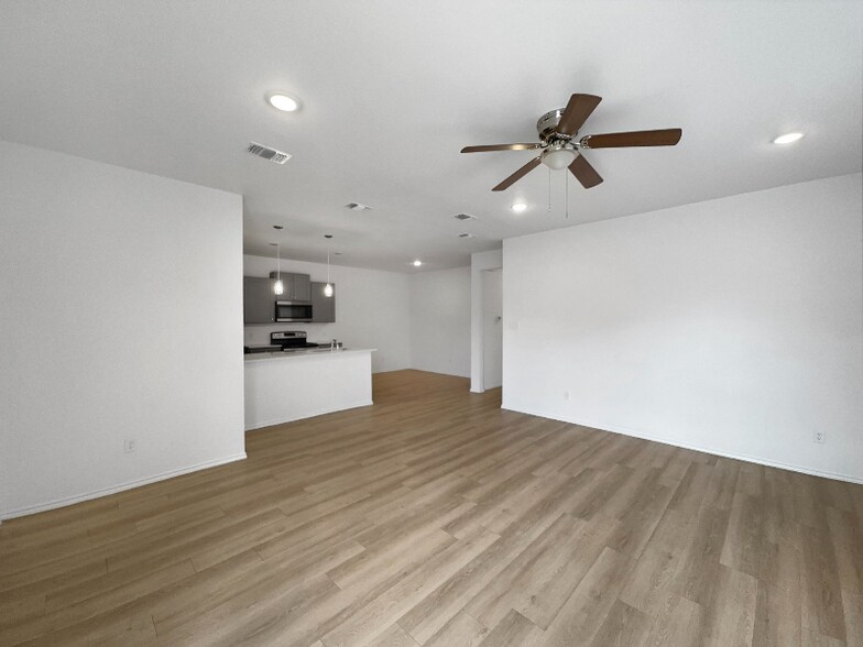 Building Photo - 5539 Itasca St