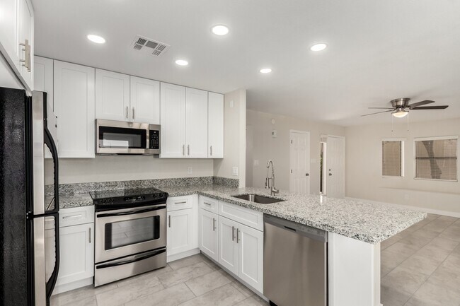 Building Photo - Home for rent in Scottsdale!